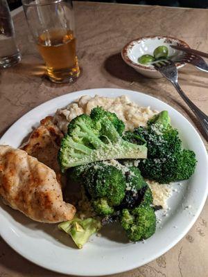 Chicken, Mash potatoes and parmesan broccoli