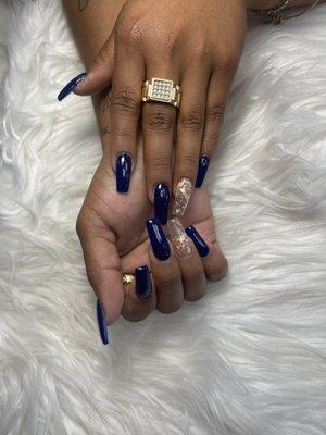 Loved my nails!!!!NO GEL NO BOYFRIEND . . Reasonable price ...love the service here . Best family hustle I've seen . LOVED Em ....