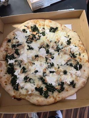 Garlic chicken spinach white pizza