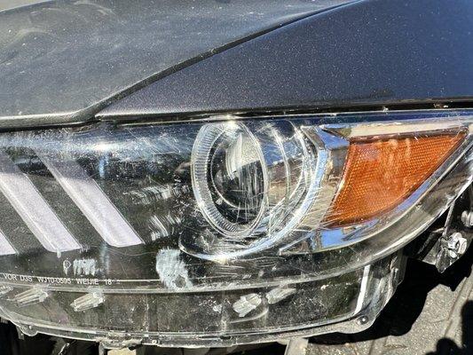 Headlight that should've been replaced.