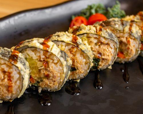 Fried spicy tuna roll  
#sushi #tuna #fried roll