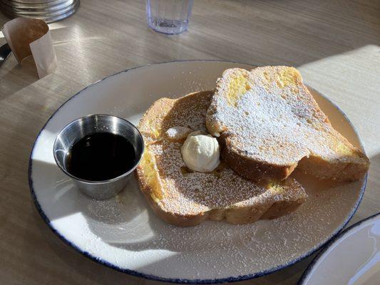 Cinnamon French Toast with Syrup