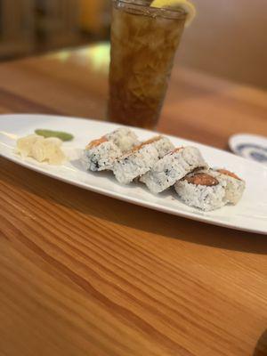 Spicy salmon roll