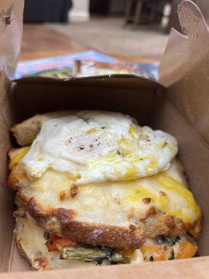 Croque monsieur veggie with egg on top