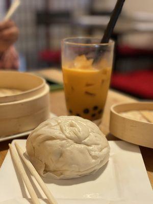 Steam bun and thai tea