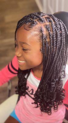 Medium Knotless braids