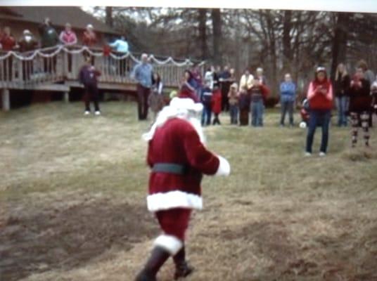 Santa stopped to greet everyone before coming into the restaurant for pictures