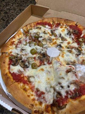 Pan style crust - BYO (sausage, olives, mushrooms)