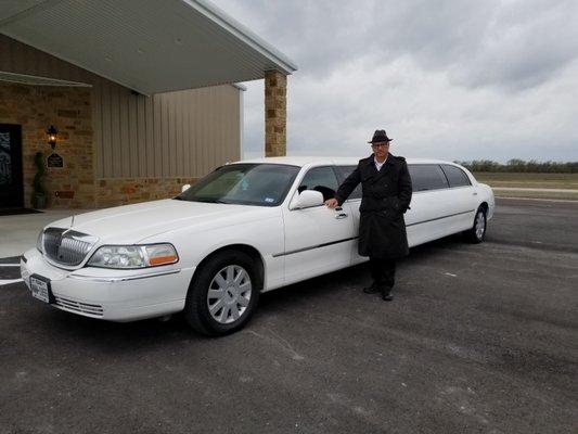 We are offering limo services for families and pallbearers through Tour Temple.