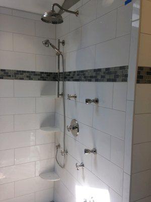 Shower faucet with sprayers