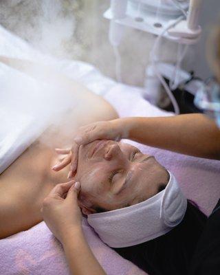 Double cleansing, Skin analysis, exfoliation, extractions, mask and serums with every facial