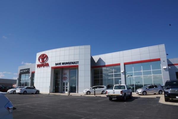 Mungenast Alton Toyota dealership in Alton, IL.