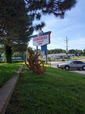 Congress Airport Inn sign