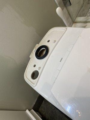 Change toilet tank ring