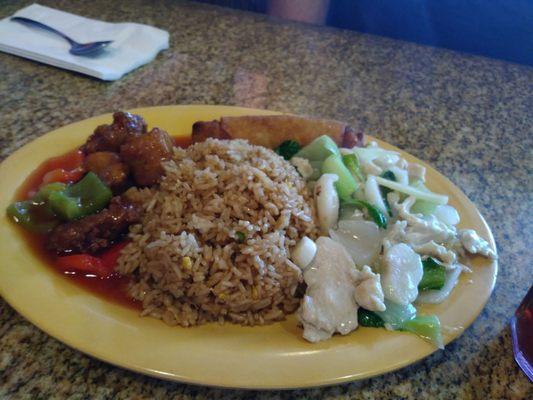 Sweet N Sour pork/ Moo Goo Gai pan combo