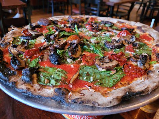 mushrooms, spinach, and tomato