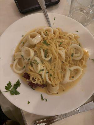 Linguini Calamari Scampi