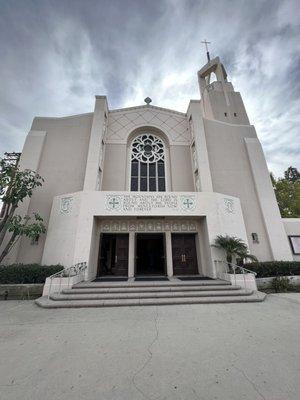 Beautiful Service at St. Finbar Catholic  Church in Burbank Ca.