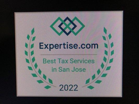 Award badge earned for being a top-ranked tax service published on Expertise.com