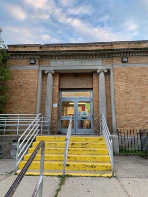 Queens Public Library - Richmond Hill