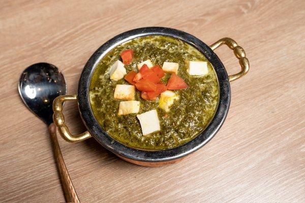 Saag Paneer ( Cottage cheese and spinach)