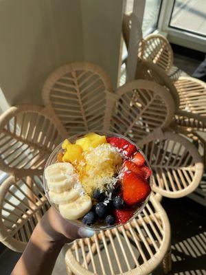 Acai & passion mango base, maple granola, fruits, coconut + honey topping