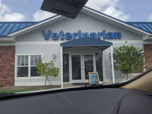 Front of veterinary office.