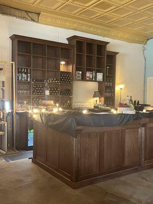 A warm bar welcomes guests to Pineywoods