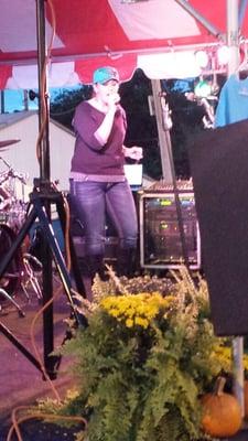 B singing at the fair