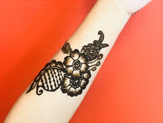 Henna Tattoo by amaze threading #amazethreading#hennadesign#happyclient#westmonroe#blanchardstreet