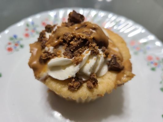 Reese's pound cupcake