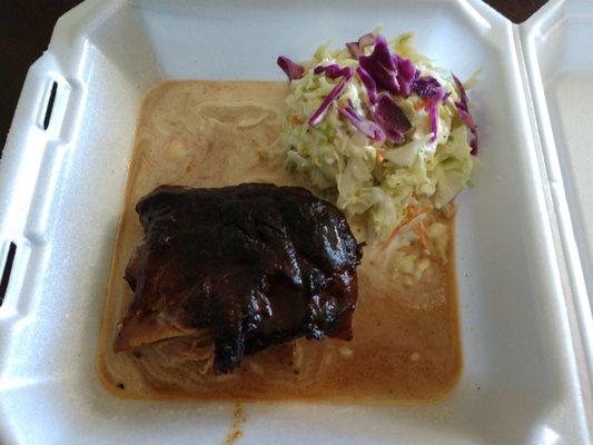 Small ribs and coleslaw