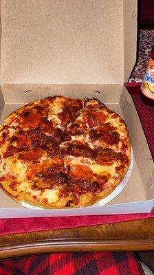 Small bacon and pepperoni pizza