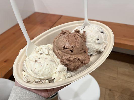 vegan coconut chunk scooper's pint (18 oz) scout mint scoopers pint (18 oz) milk chocolate fudge stripe scooper's pint (18 oz)