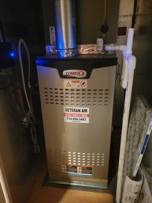 New Furnace with communicating hub (lighted box on the left). Veteran did a pretty good job on the install.