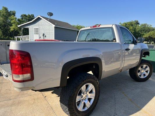 2008 GMC 6.5 inch rough country lift kit