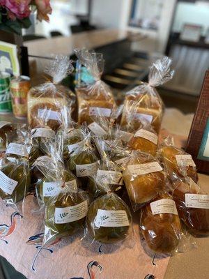 Pastries brought in on Wednesdays & Saturdays ! Note: close on Sunday-Tuesday. Same person who makes the bags.