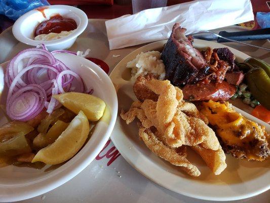 Southern happiness =unlimited onion, lemon and sauce for my plate of catfish