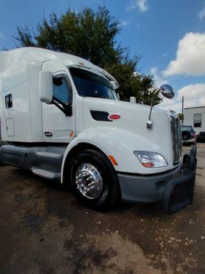 2017 Peterbilt 579 with paccar motor. 10 speed automatic transmission.