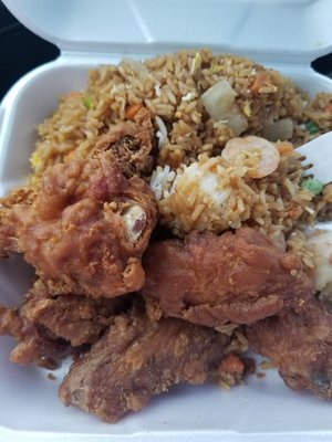 Fried chicken wings with shrimp fried rice