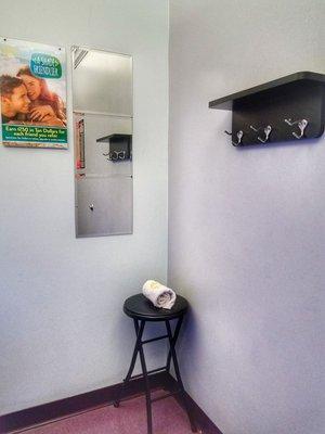 This little corner makes all the difference! Having where to place your belongings while tanning - very convenient.