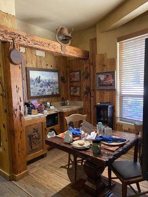 Wagon Wheel kitchenette