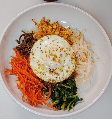 Bibim·bbab no Go·chu·hang red sauce: seasoned veges, steamed w/rice, minced bull·go·ghi beef, fried egg, sesame oil, toasted sesame seeds.