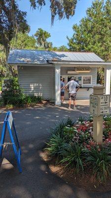 Turn snack bar. Needed more than one attendant, but otherwise, great.