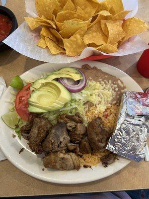 Beef roast with rice, beans and a salad