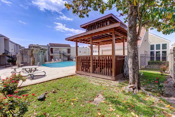 Swimming pool / Gazebo