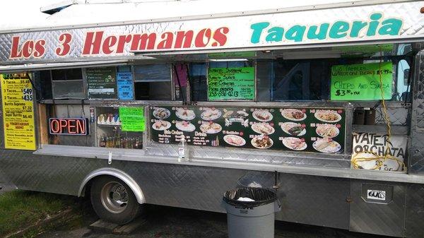 TAQUERIA TRES HERMANOS