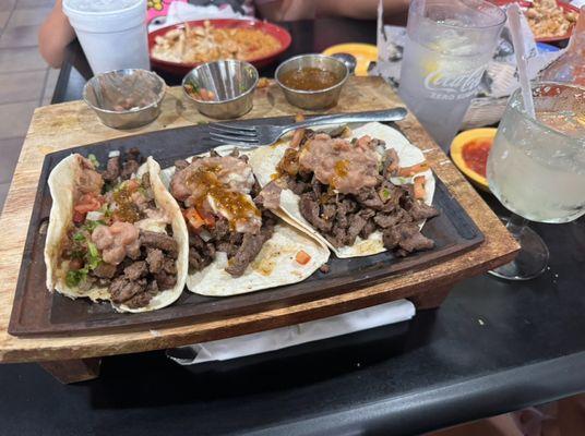 Tacos de carne asada