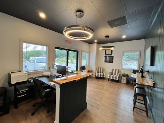 Front office and waiting area at Palmer Chiropractic