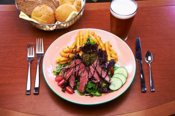 Grilled tenderloin
cooked medium rare with crumbled smoked
cheddar, over greens
lightly dressed in white balsamic vinaigrette